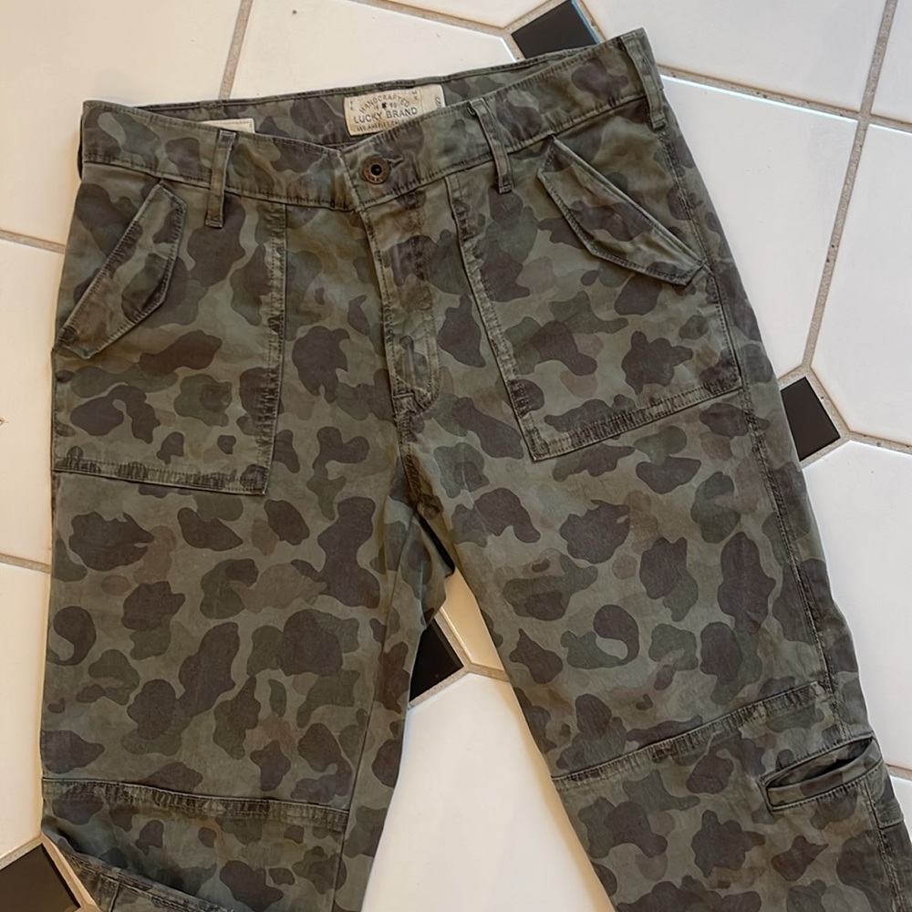 Lucky Brand camo straight leg cargo pants!  Like new!